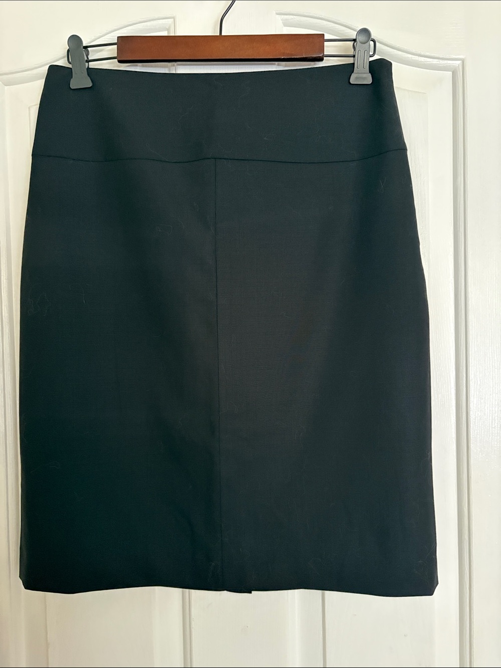 Banana Republic Black Pencil Skirt – Classic Tailored Silhouette